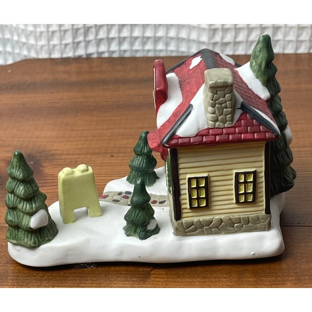 Vintage St. Nicholas Square - 1997 - Warming House - Christmas Village IN BOX